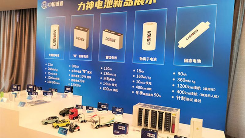 屋顶光伏清洁机器人：揭秘其价格构成与选购要点**